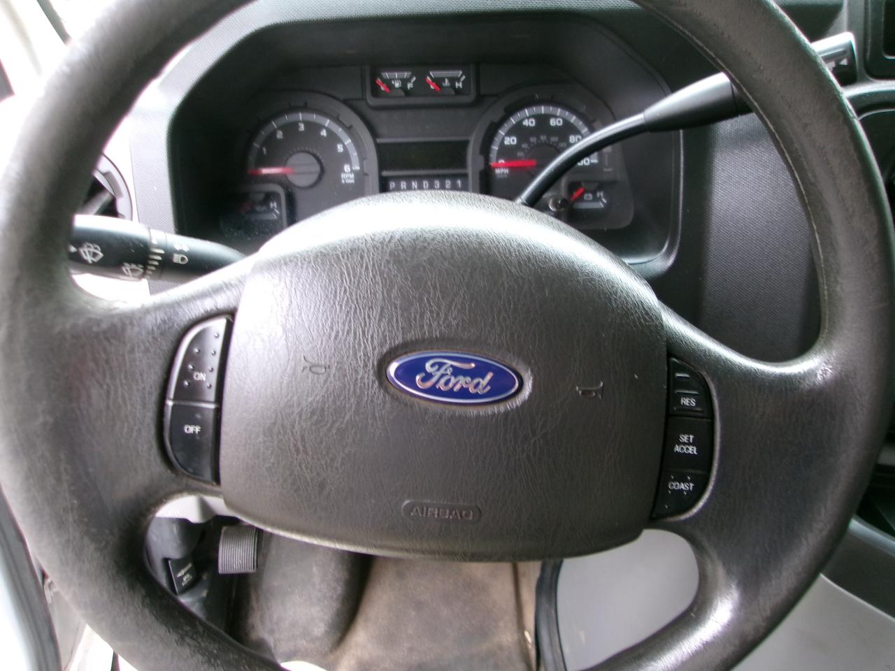 Ford Econoline E-350 Super Duty 2016