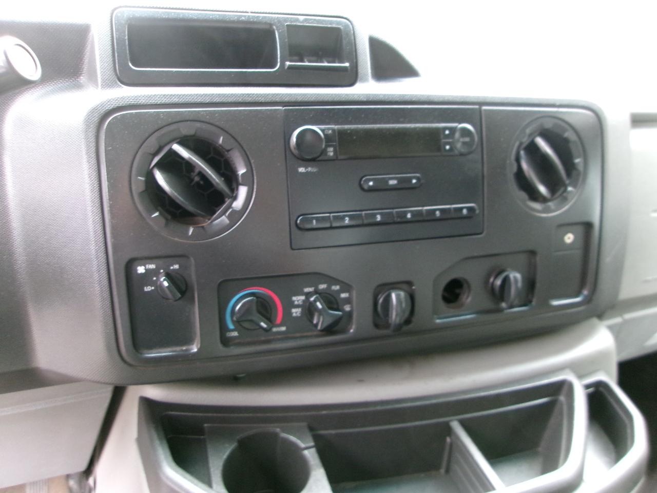 Ford Econoline E-350 Super Duty 2016