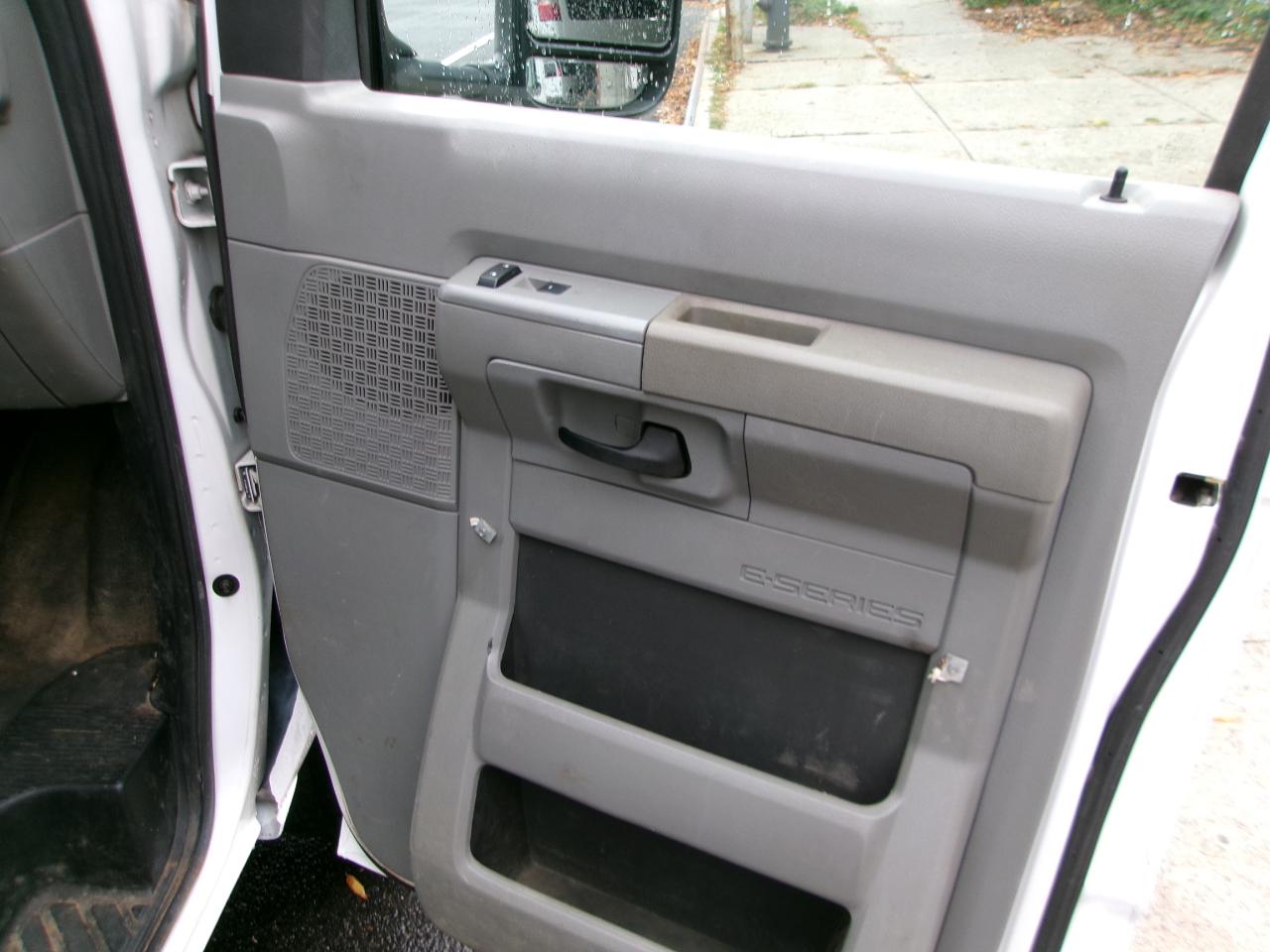 Ford Econoline E-350 Super Duty 2016