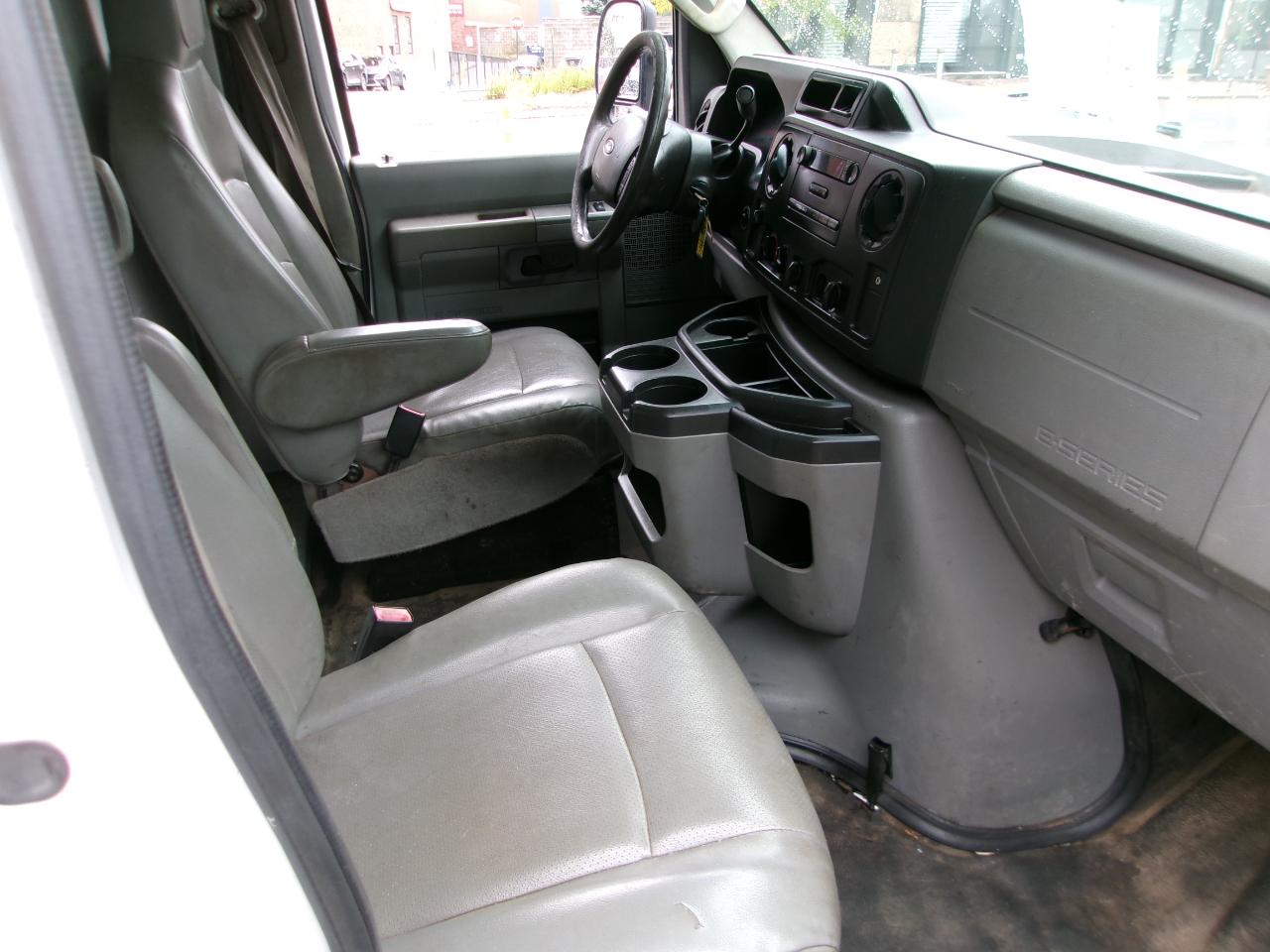 Ford Econoline E-350 Super Duty 2016