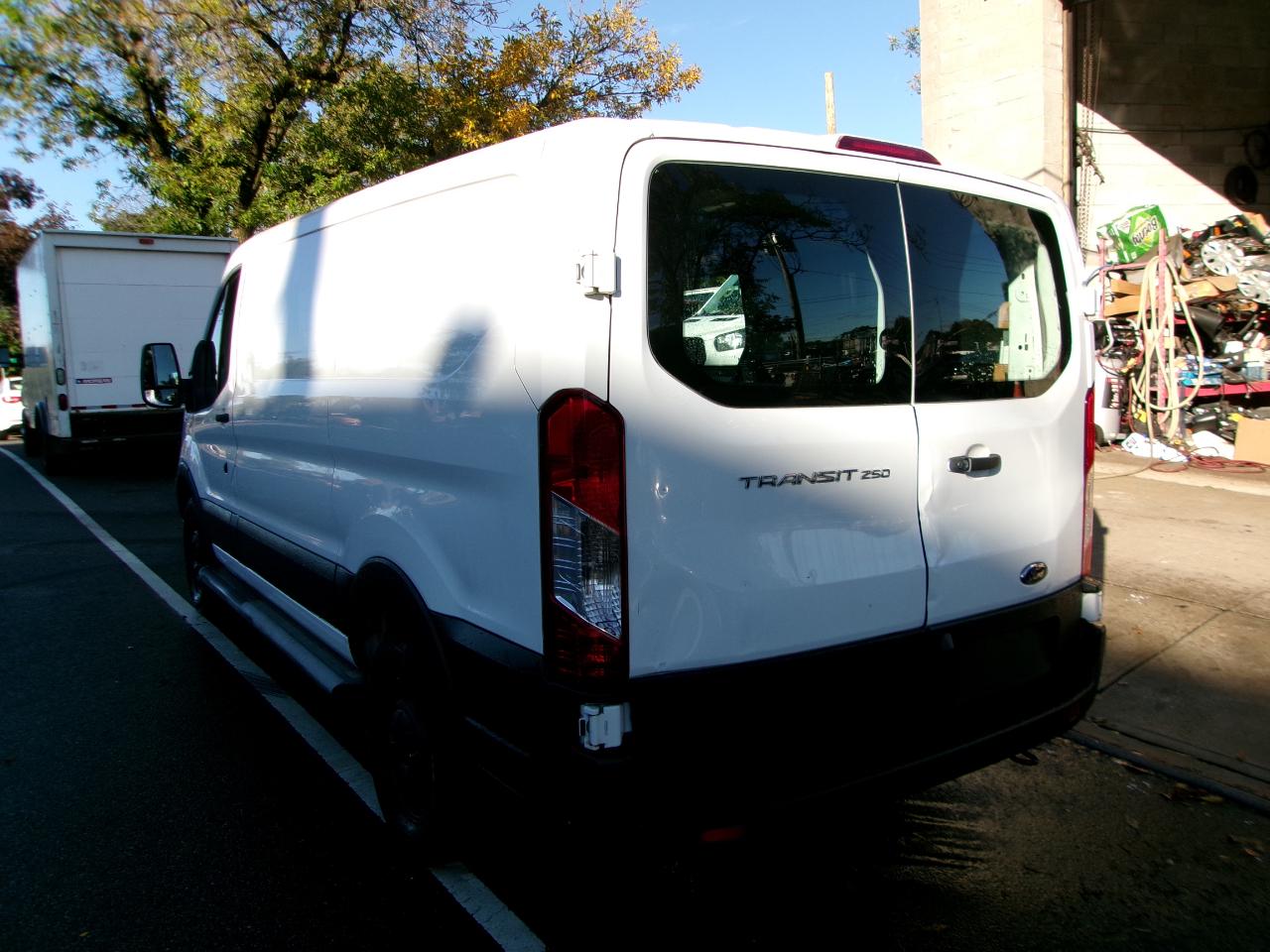 Ford Transit 250 Van Low Roof w/Sliding Pass. 130-in. WB 2019