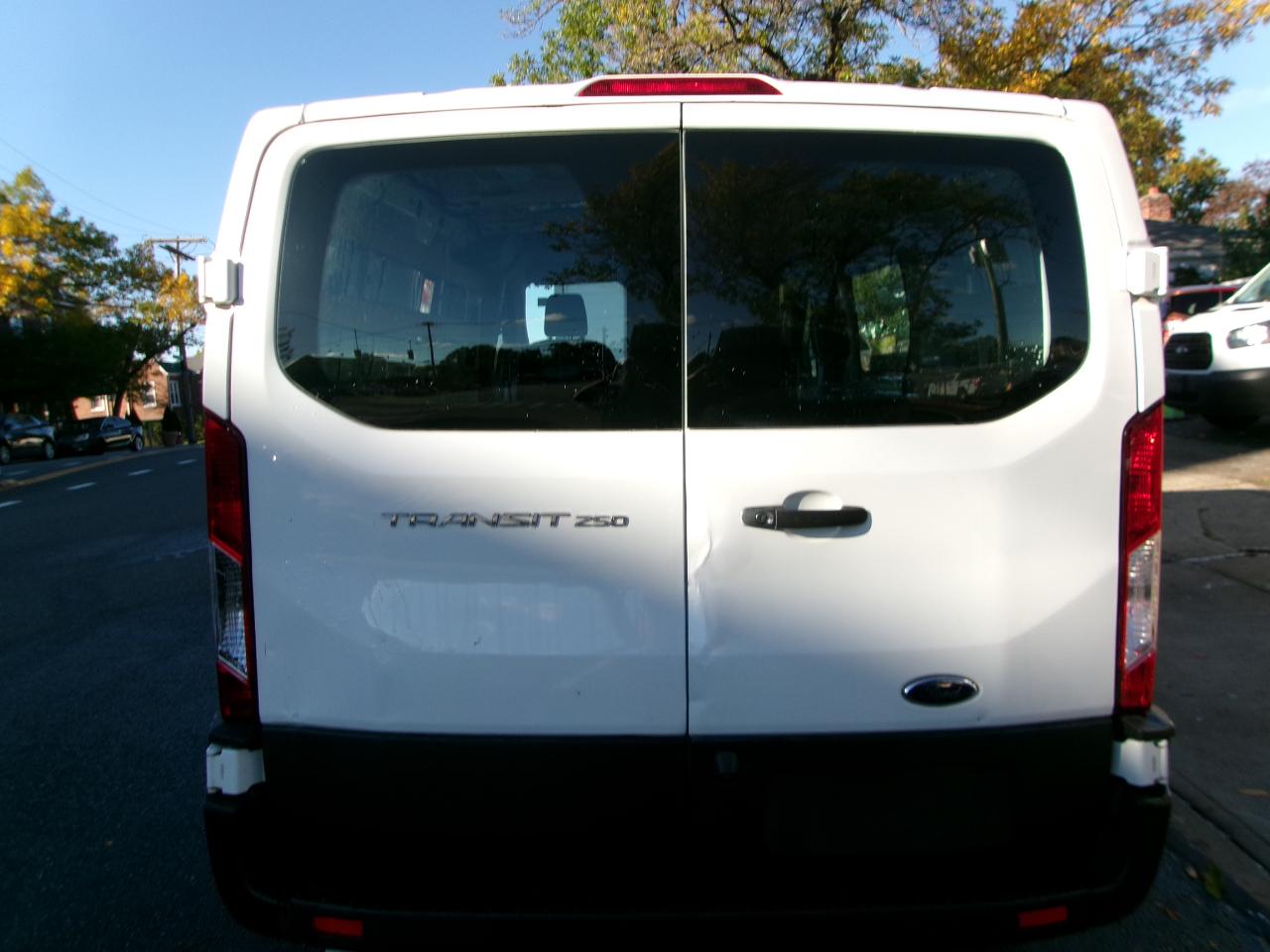 Ford Transit 250 Van Low Roof w/Sliding Pass. 130-in. WB 2019