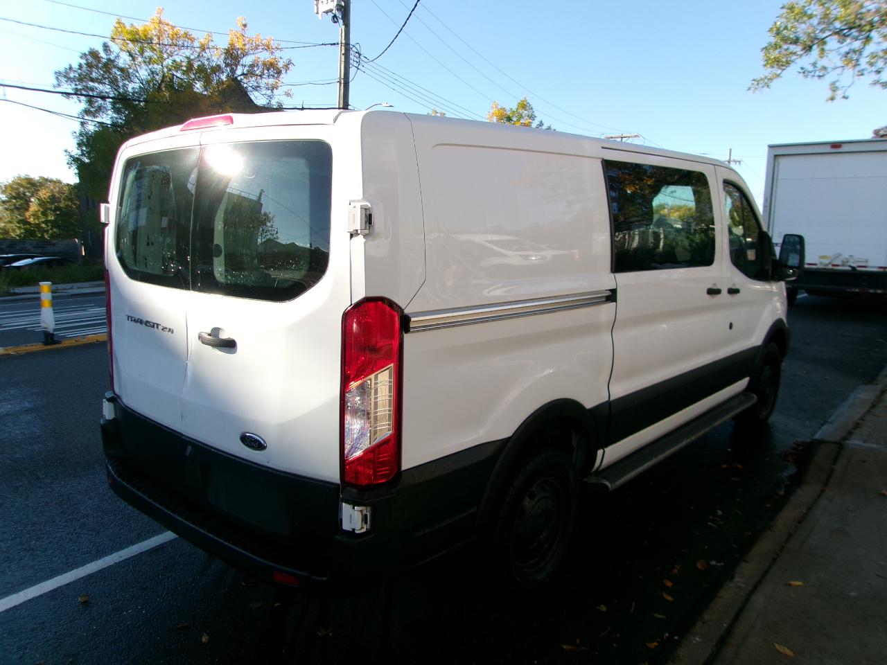 Ford Transit 250 Van Low Roof w/Sliding Pass. 130-in. WB 2019
