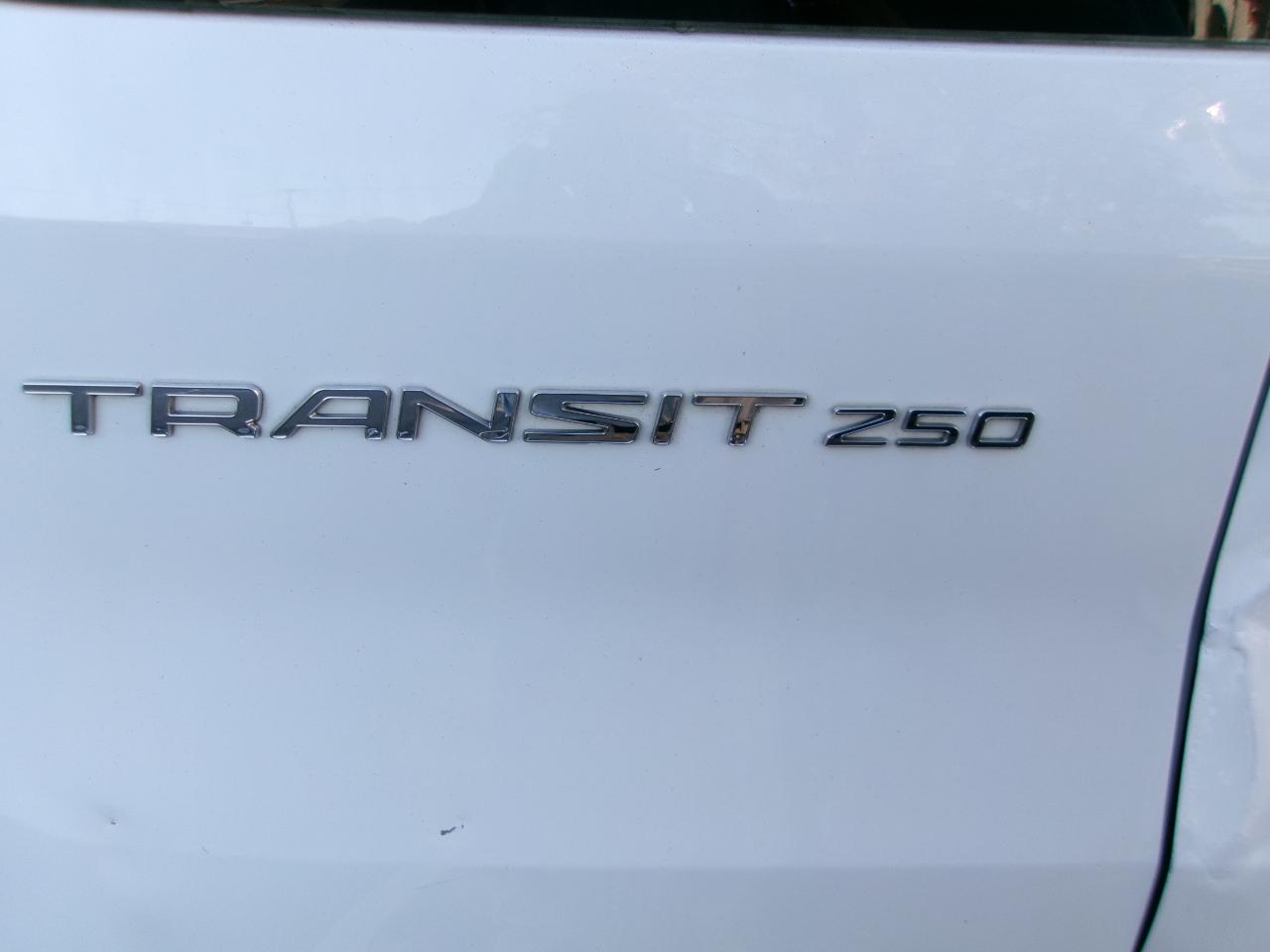 Ford Transit 250 Van Low Roof w/Sliding Pass. 130-in. WB 2019