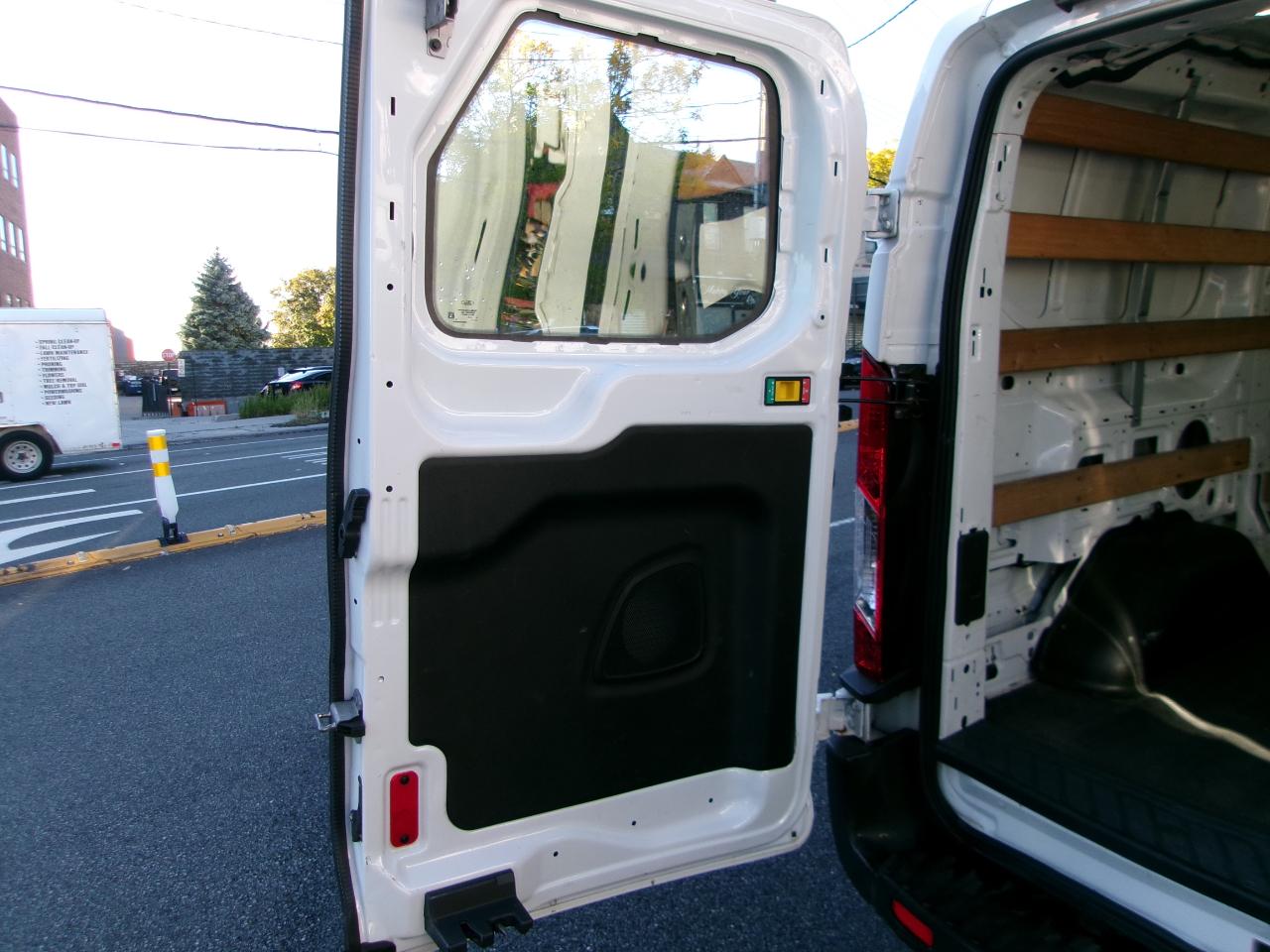 Ford Transit 250 Van Low Roof w/Sliding Pass. 130-in. WB 2019