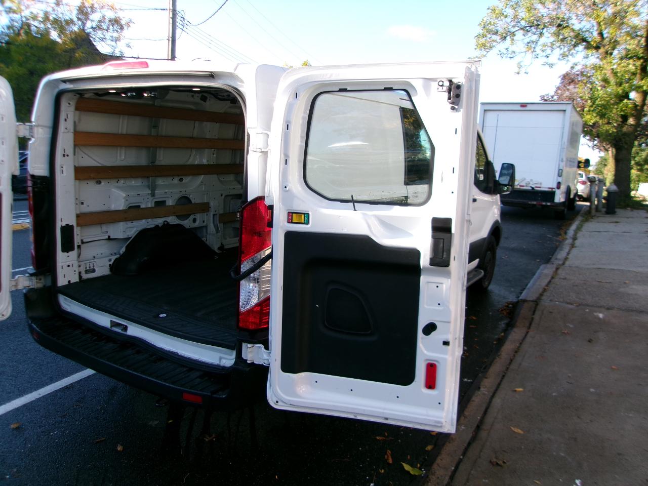 Ford Transit 250 Van Low Roof w/Sliding Pass. 130-in. WB 2019