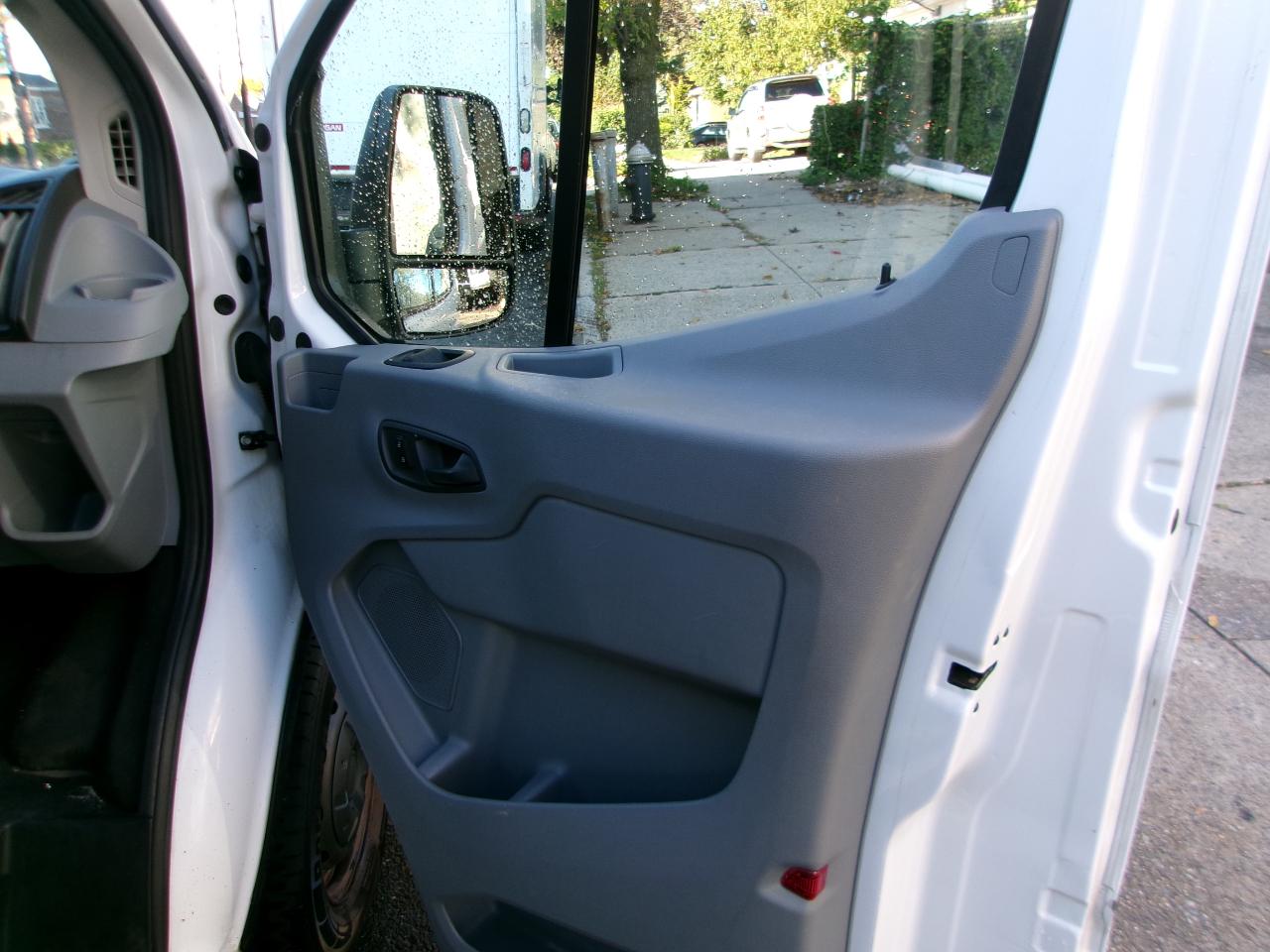 Ford Transit 250 Van Low Roof w/Sliding Pass. 130-in. WB 2019