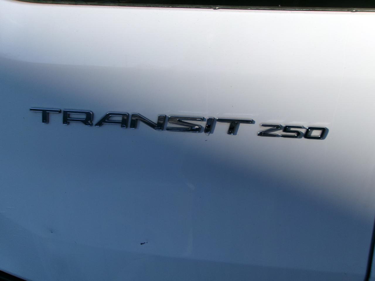 Ford Transit 250 Van Low Roof w/Sliding Pass. 130-in. WB 2019