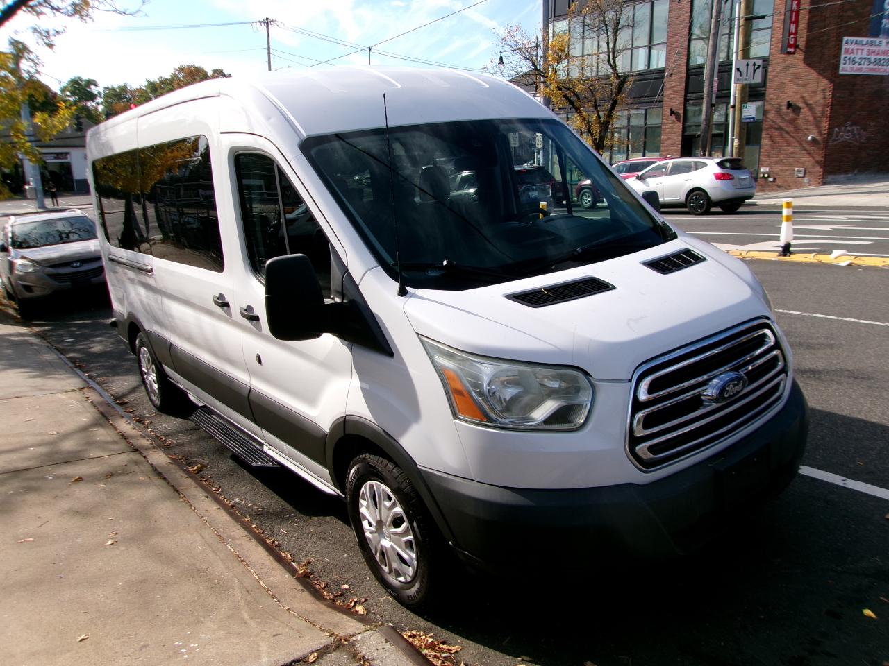 Ford Transit 350 Wagon Med. Roof XL w/Sliding Pass. 148-in. WB 2016