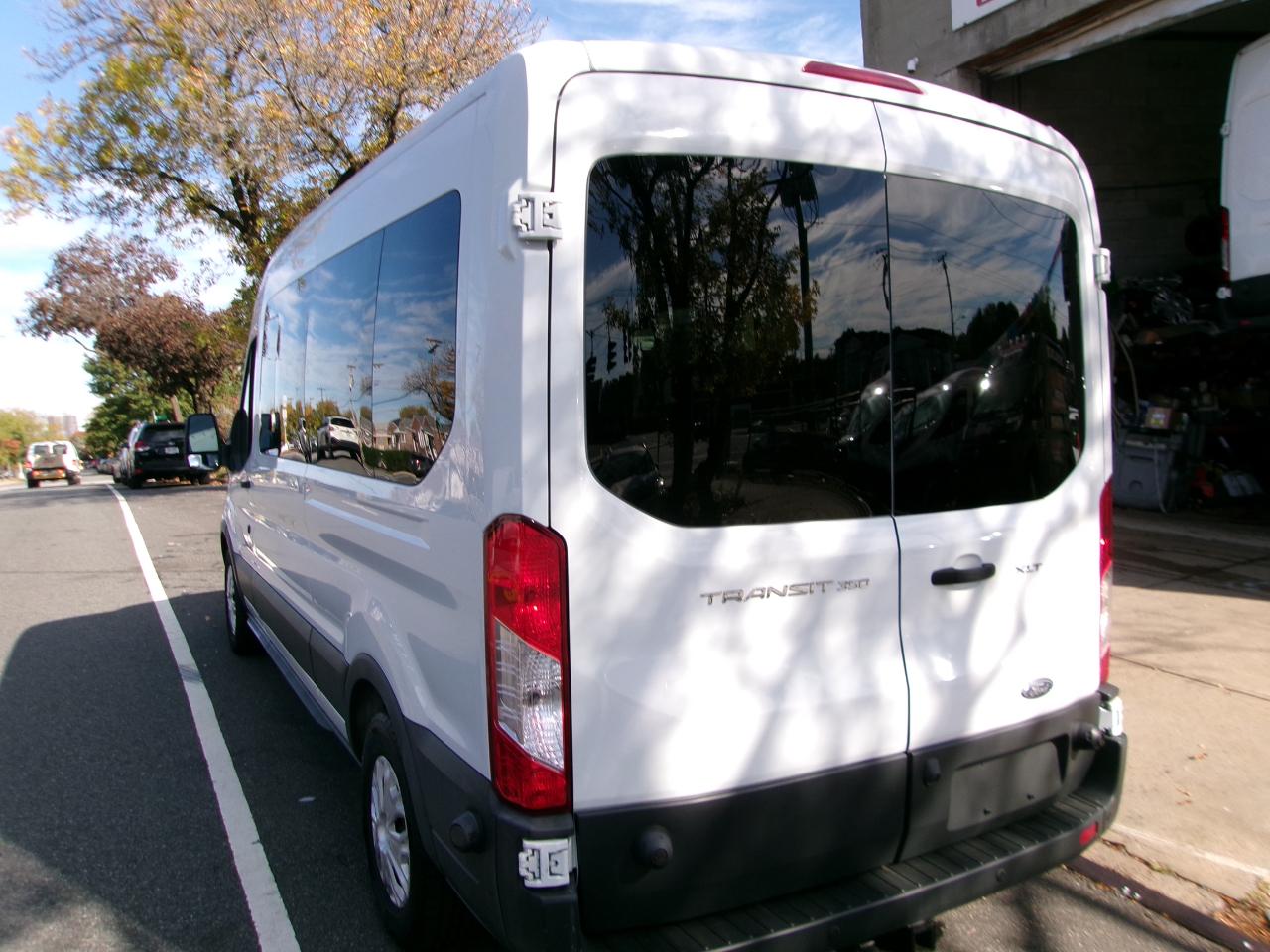 Ford Transit 350 Wagon Med. Roof XL w/Sliding Pass. 148-in. WB 2016
