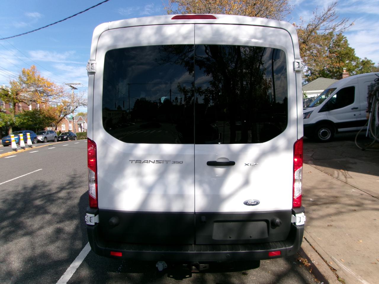 Ford Transit 350 Wagon Med. Roof XL w/Sliding Pass. 148-in. WB 2016