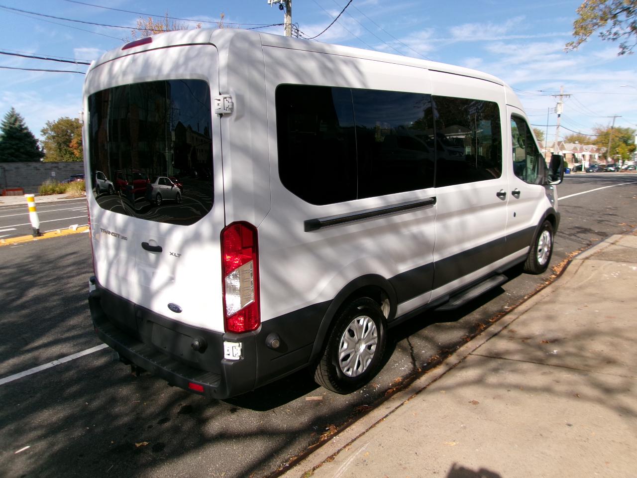 Ford Transit 350 Wagon Med. Roof XL w/Sliding Pass. 148-in. WB 2016