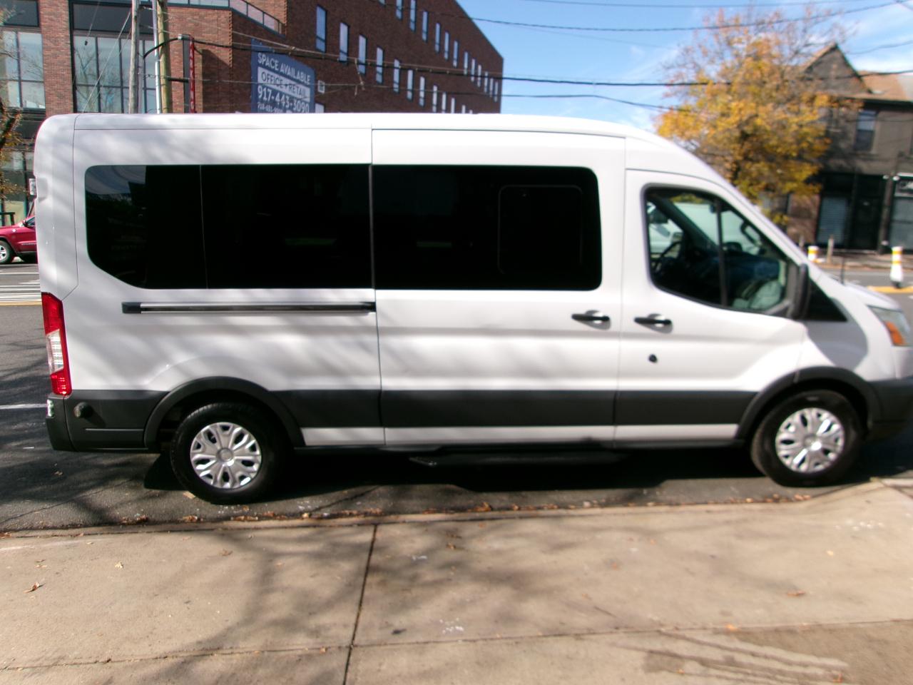 Ford Transit 350 Wagon Med. Roof XL w/Sliding Pass. 148-in. WB 2016