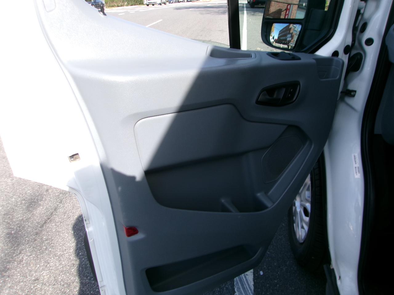 Ford Transit 350 Wagon Med. Roof XL w/Sliding Pass. 148-in. WB 2016