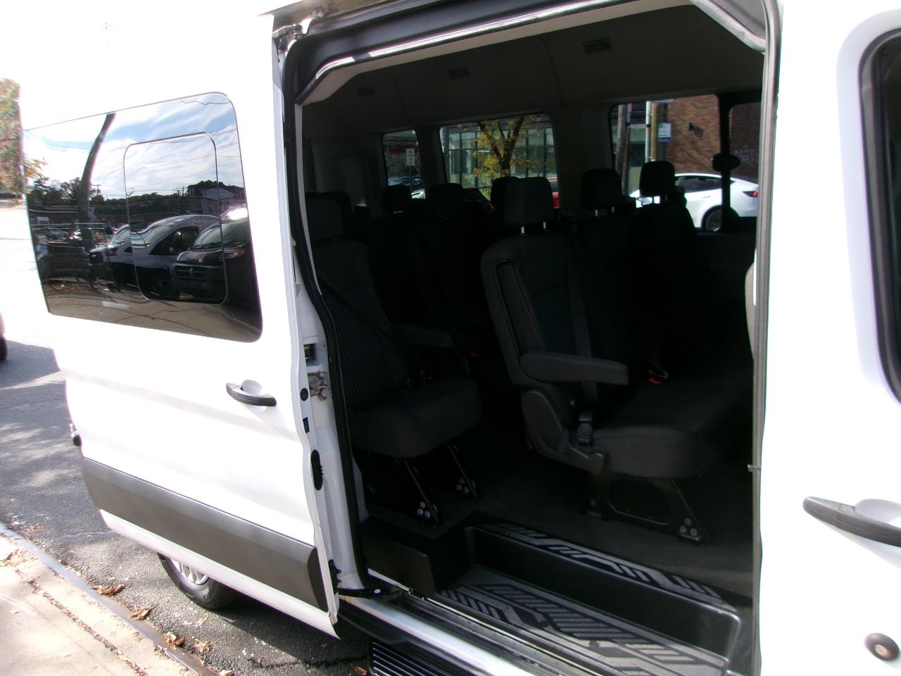 Ford Transit 350 Wagon Med. Roof XL w/Sliding Pass. 148-in. WB 2016