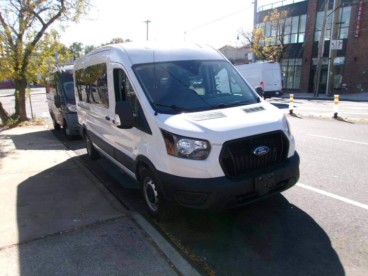 Ford Transit 350 Wagon Med. Roof XL w/Sliding Pass. 148-in. WB 2024