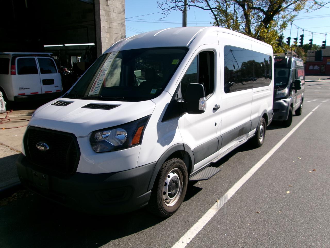 Ford Transit 350 Wagon Med. Roof XL w/Sliding Pass. 148-in. WB 2024