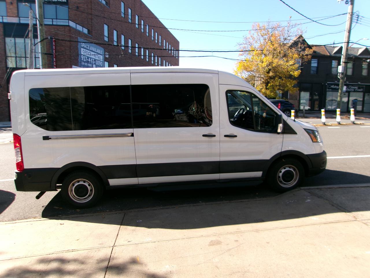 Ford Transit 350 Wagon Med. Roof XL w/Sliding Pass. 148-in. WB 2024