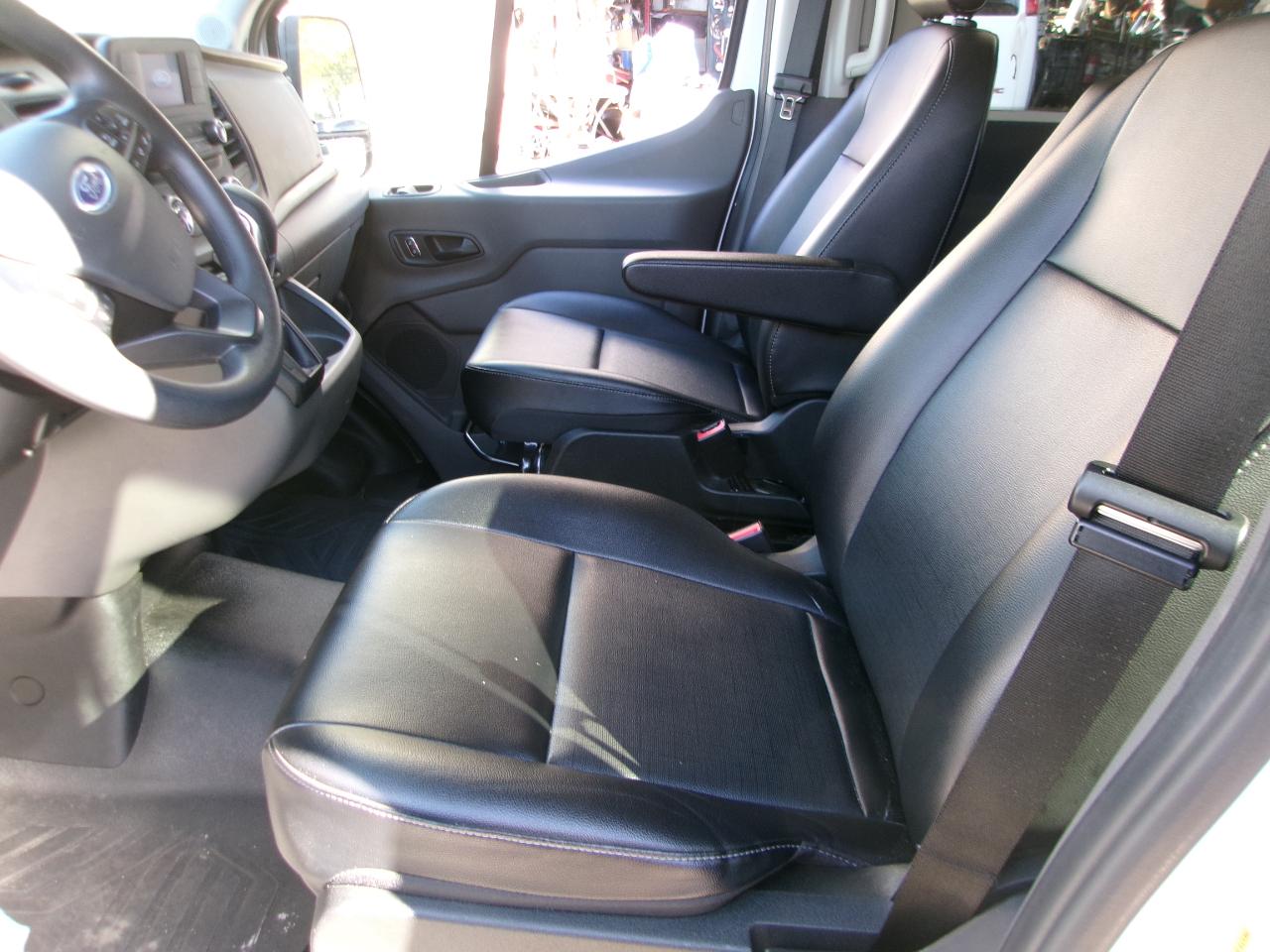 Ford Transit 350 Wagon Med. Roof XL w/Sliding Pass. 148-in. WB 2024