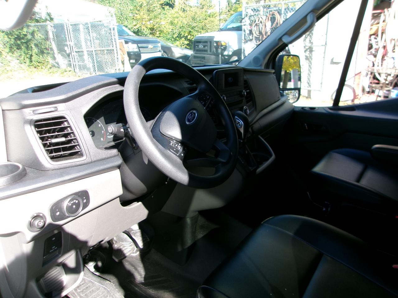 Ford Transit 350 Wagon Med. Roof XL w/Sliding Pass. 148-in. WB 2024