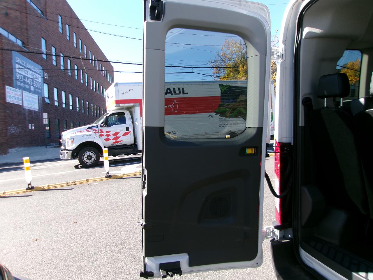 Ford Transit 350 Wagon Med. Roof XL w/Sliding Pass. 148-in. WB 2024