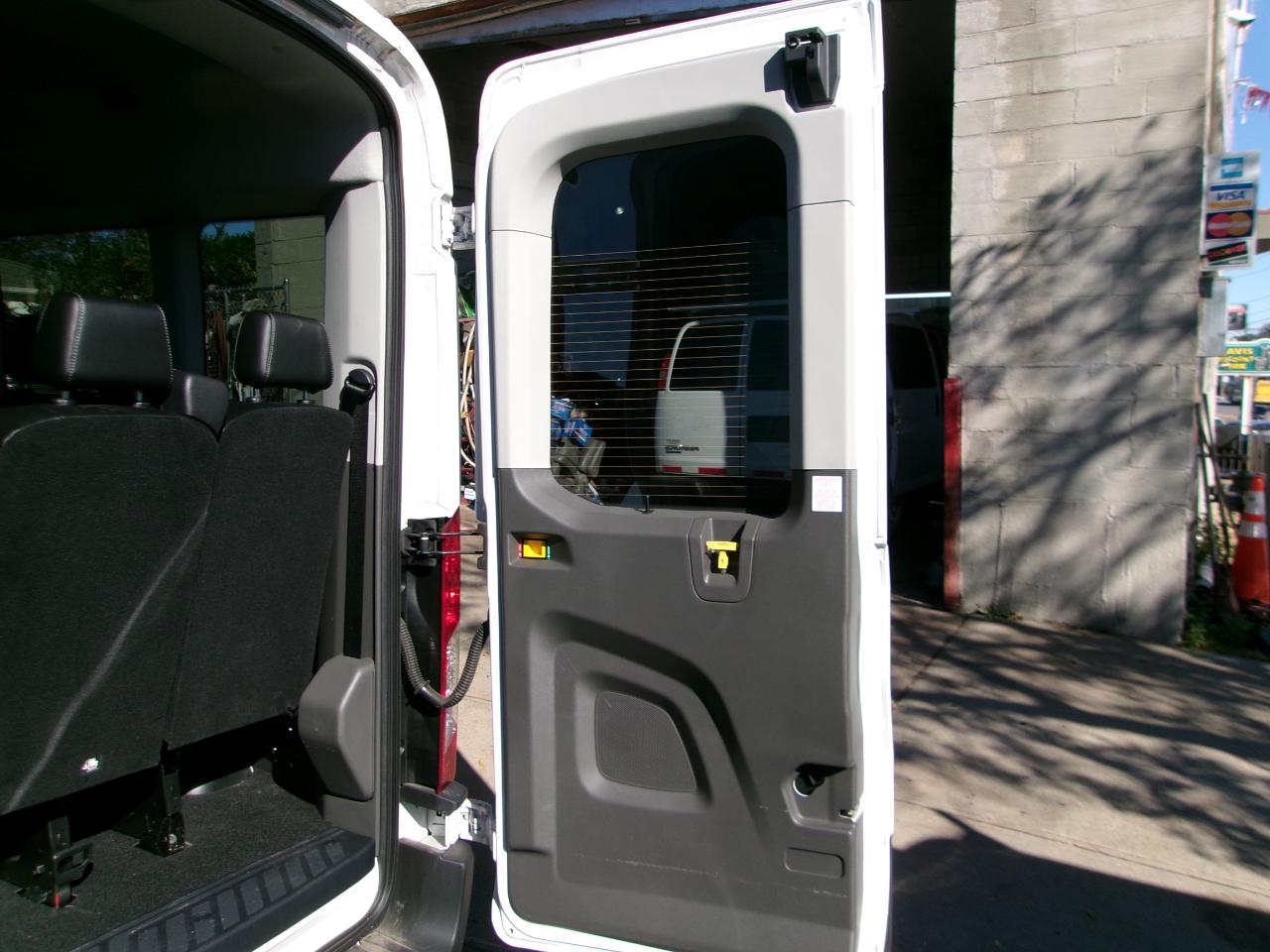 Ford Transit 350 Wagon Med. Roof XL w/Sliding Pass. 148-in. WB 2024