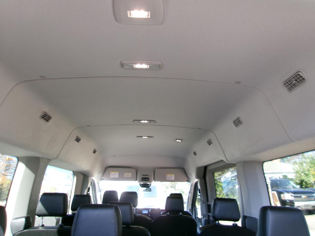 Ford Transit 350 Wagon Med. Roof XL w/Sliding Pass. 148-in. WB 2024