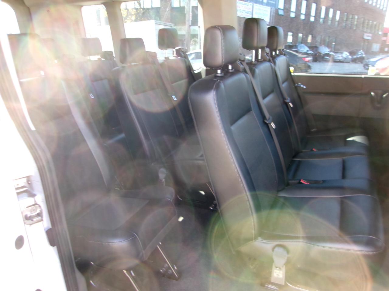 Ford Transit 350 Wagon Med. Roof XL w/Sliding Pass. 148-in. WB 2024