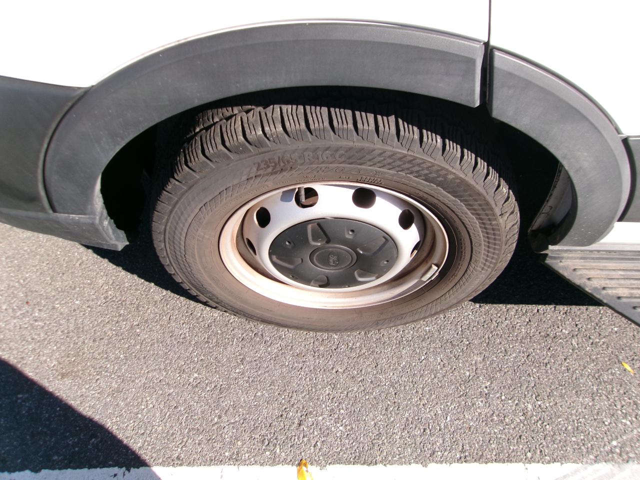 Ford Transit 350 Wagon Med. Roof XL w/Sliding Pass. 148-in. WB 2024
