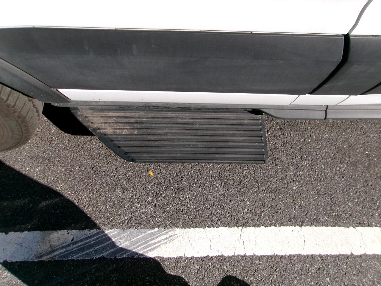 Ford Transit 350 Wagon Med. Roof XL w/Sliding Pass. 148-in. WB 2024