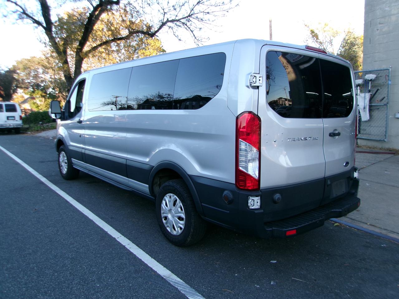 Ford Transit 350 Wagon Low Roof XLT 60/40 Pass. 148-in. WB 2019