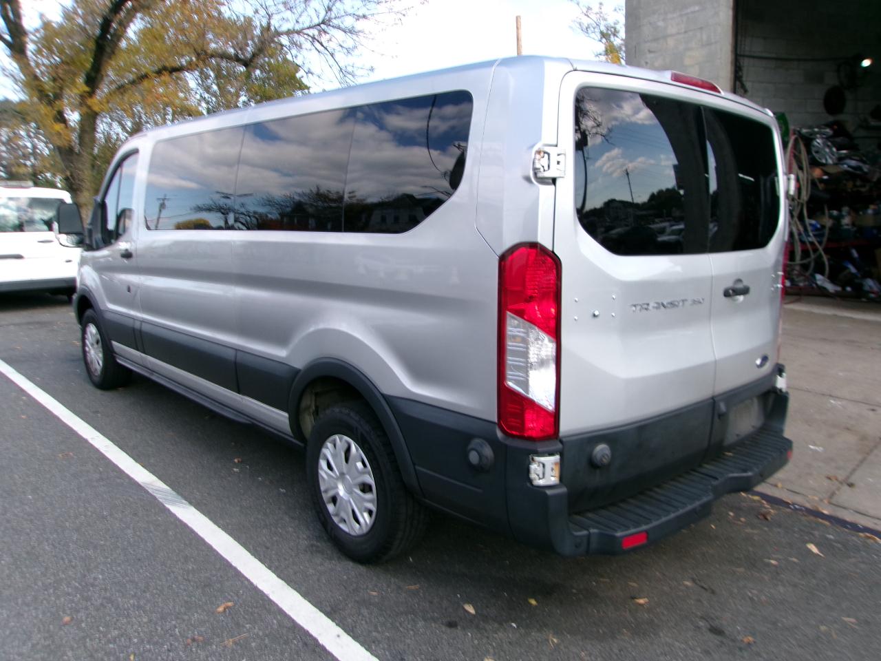 Ford Transit 350 Wagon Low Roof XLT 60/40 Pass. 148-in. WB 2019