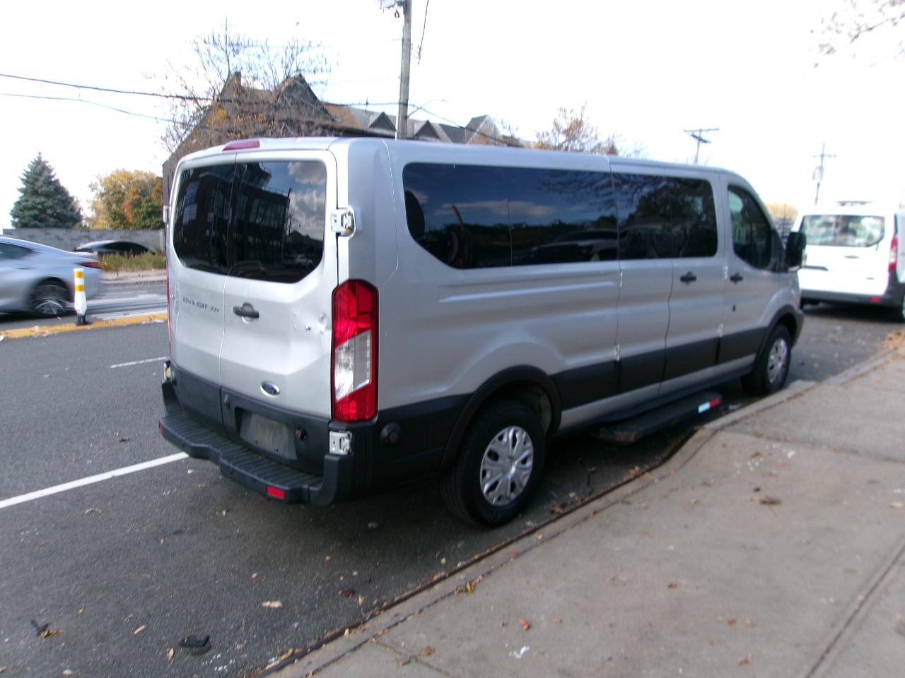 Ford Transit 350 Wagon Low Roof XLT 60/40 Pass. 148-in. WB 2019