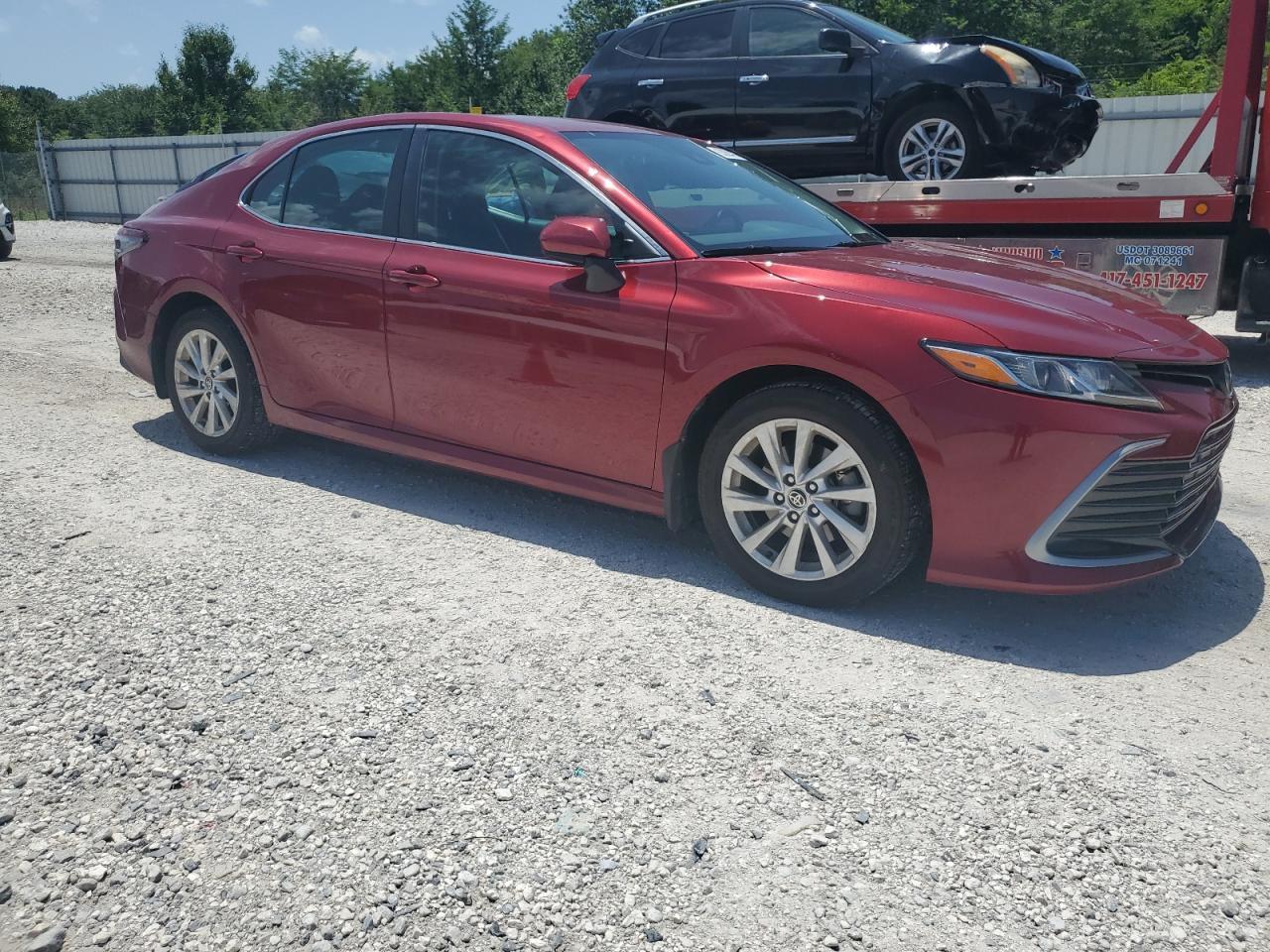 2021 Toyota Camry LE photo 4
