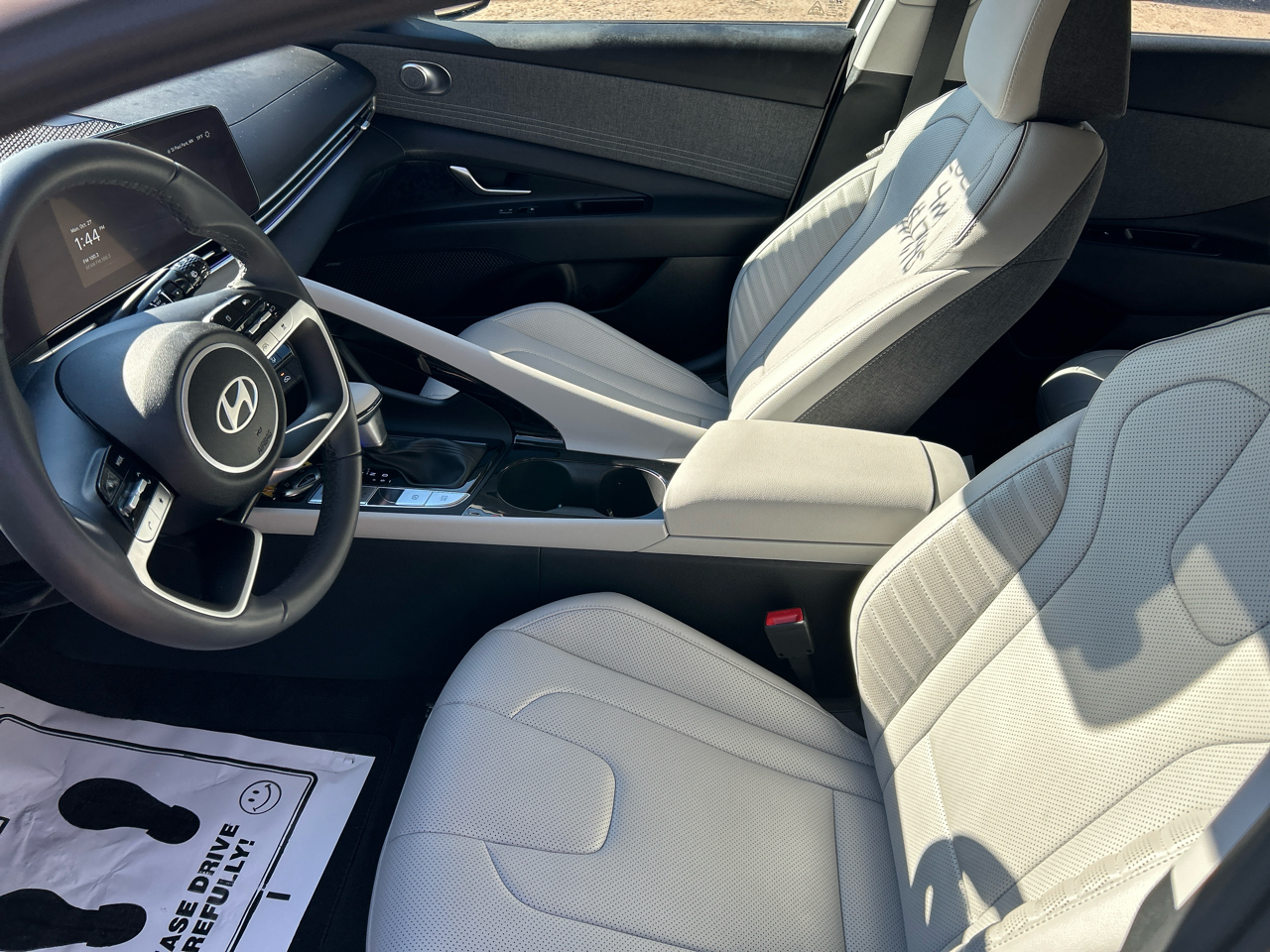 Hyundai Elantra Limited IVT 2024 Hyundai Elantra Limited IVT 2024