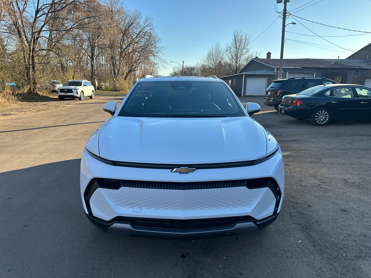 2025 Chevrolet Equinox EV LT photo 2