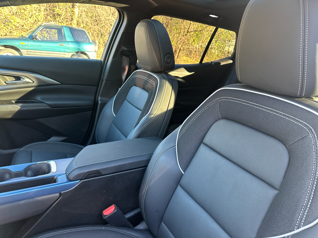 2025 Chevrolet Equinox EV LT photo 4