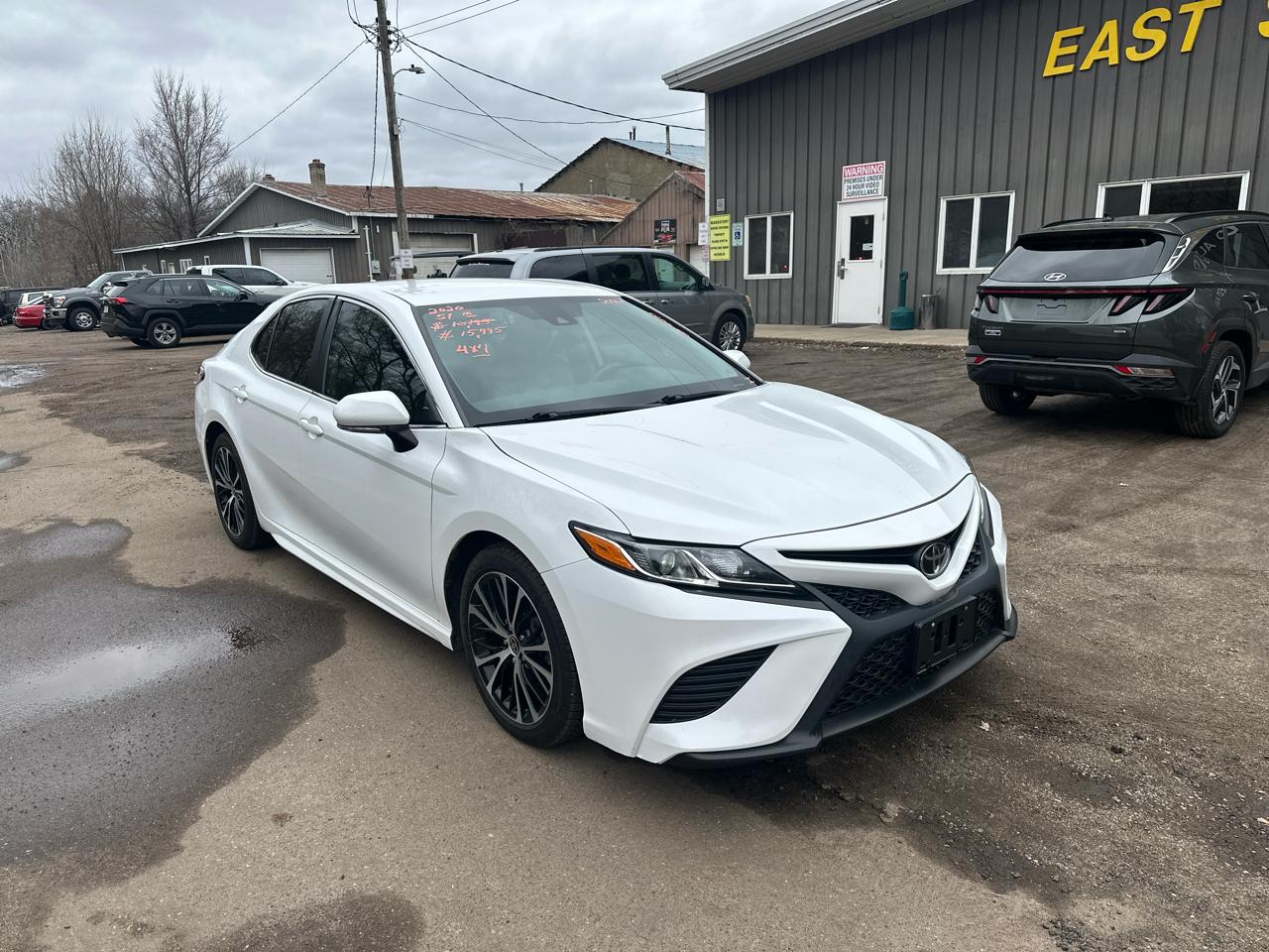 Toyota Camry SE Auto AWD (Natl) 2020