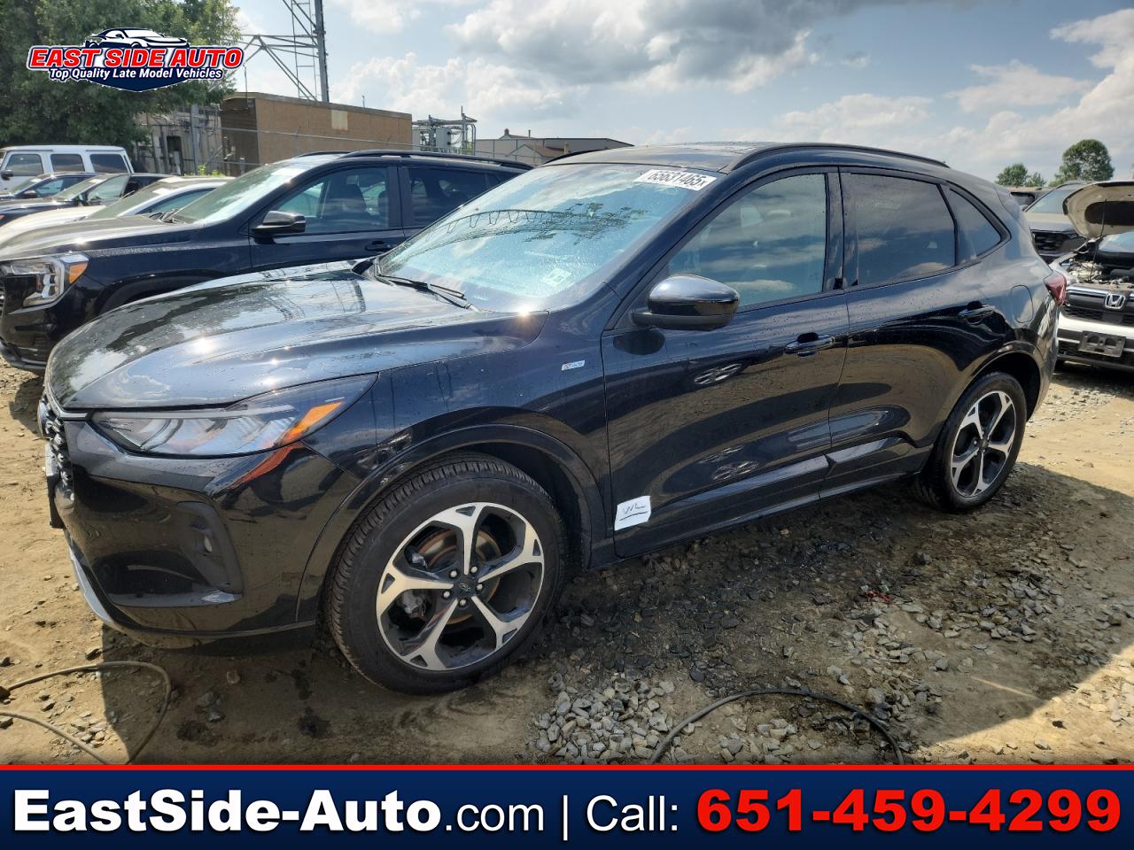 2023 Ford Escape ST-Line Select's photo