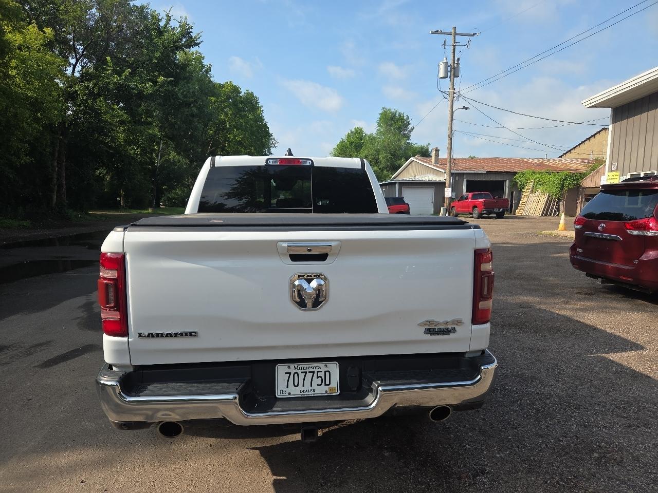 RAM 1500 Laramie 4x4 Crew Cab 5'7" Box 2022