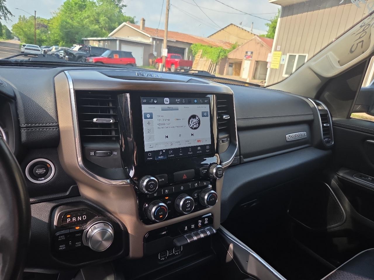 RAM 1500 Laramie 4x4 Crew Cab 5'7" Box 2022