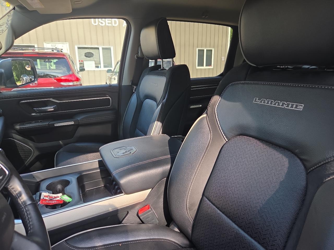 RAM 1500 Laramie 4x4 Crew Cab 5'7" Box 2022
