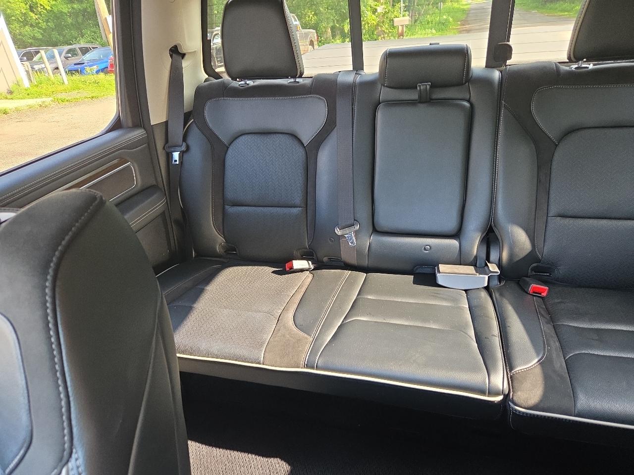 RAM 1500 Laramie 4x4 Crew Cab 5'7" Box 2022