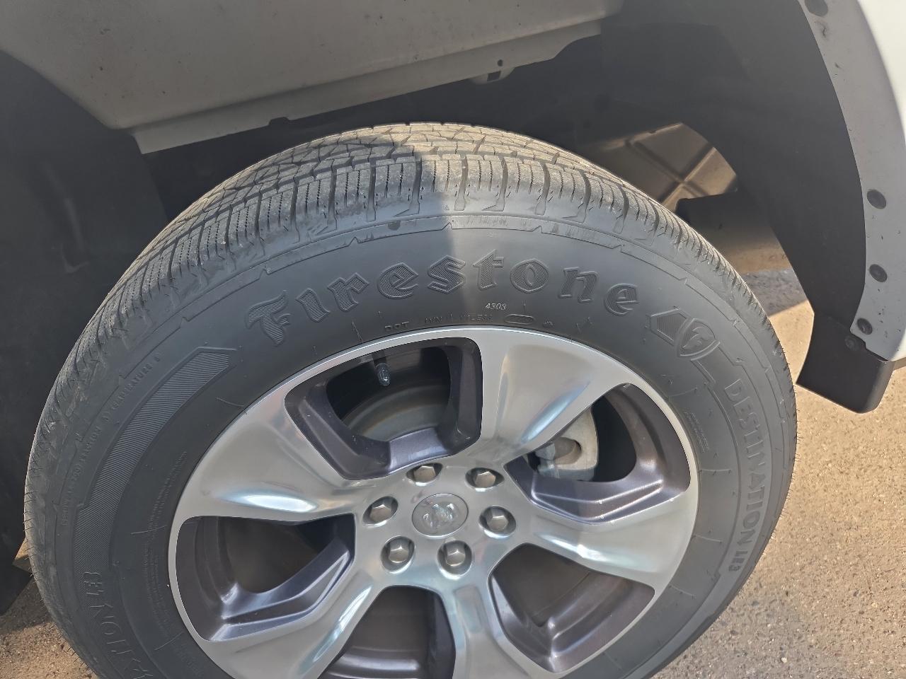 RAM 1500 Laramie 4x4 Crew Cab 5'7" Box 2022