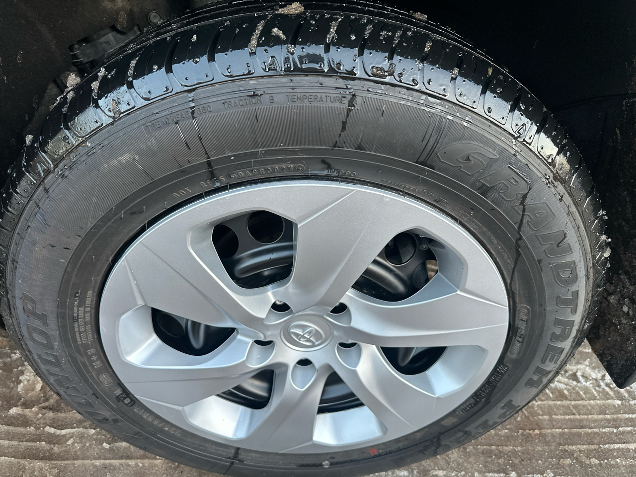 Toyota RAV4 LE AWD (Natl) 2025