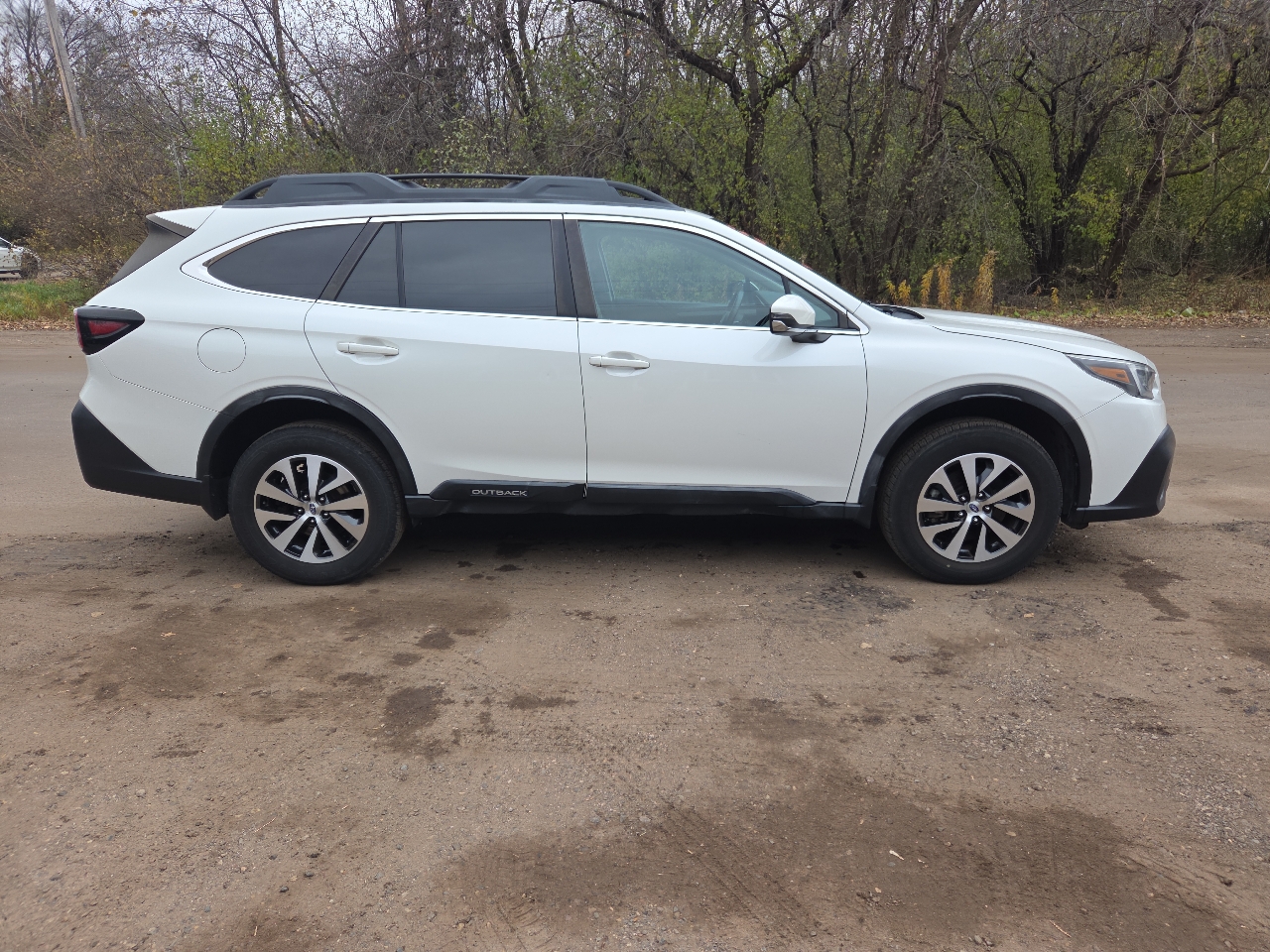 2020 Subaru Outback Premium photo 3