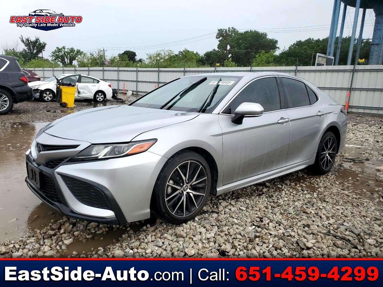 2022 Toyota Camry SE's photo