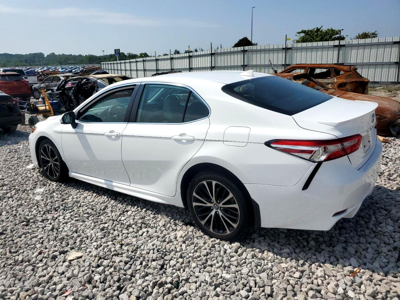 Toyota Camry SE Auto (Natl) 2020