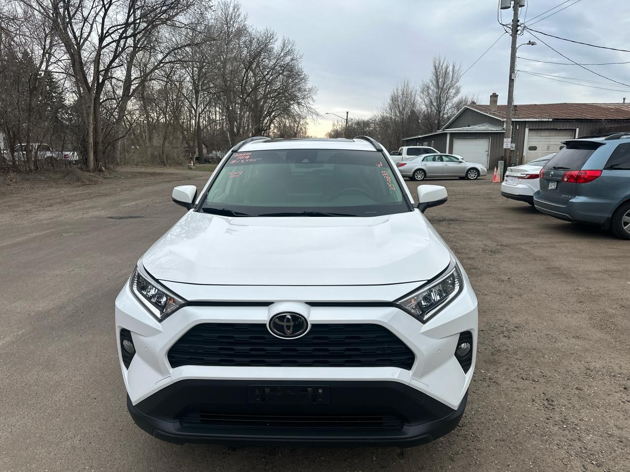 Toyota RAV4 XLE Premium AWD (Natl) 2020