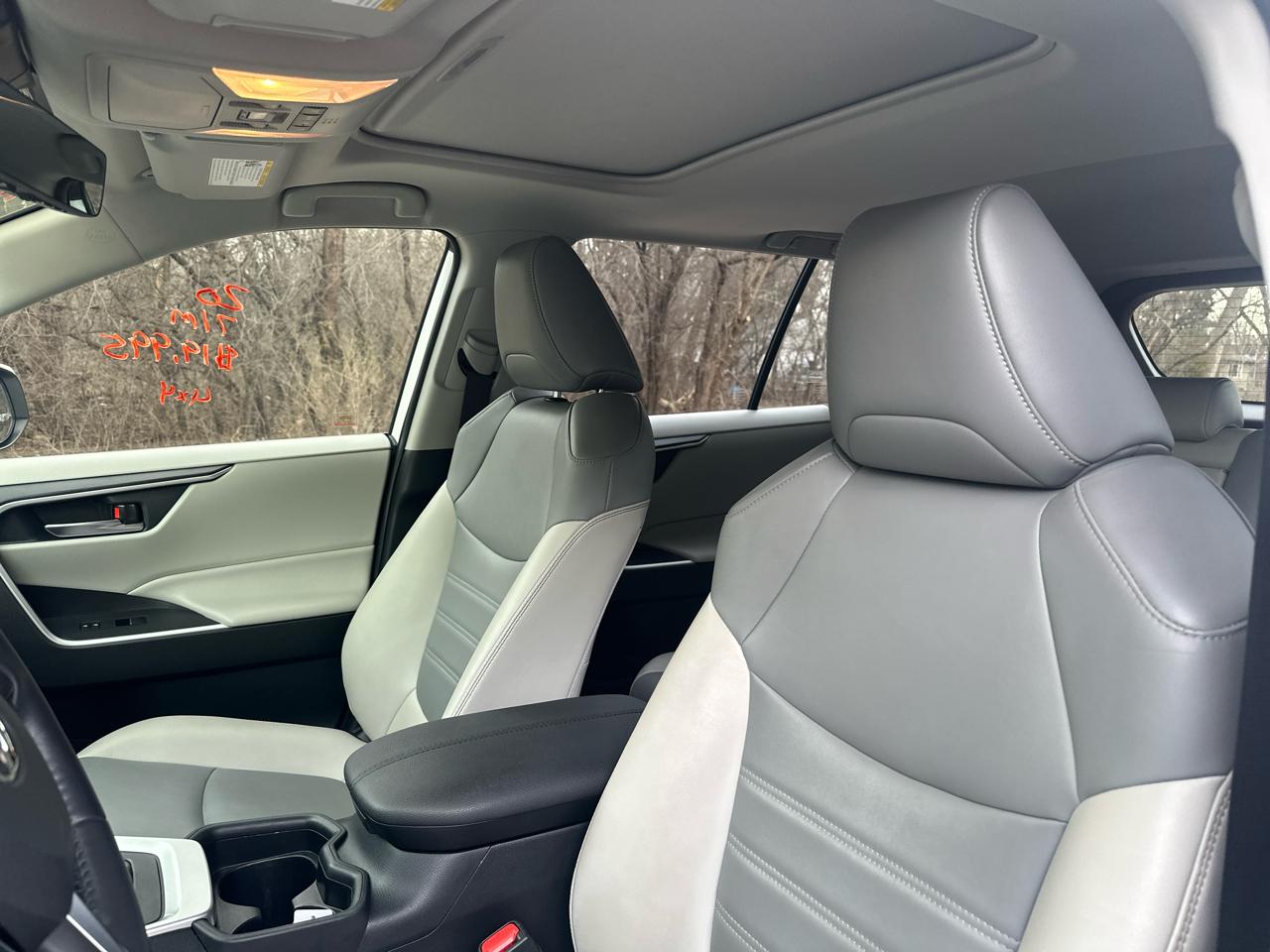 Toyota RAV4 XLE Premium AWD (Natl) 2020